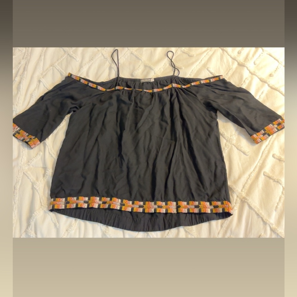 EARTHBOUND 
Black Relaxed Off-the-Shoulder Blouse with 3/4 Sleeves